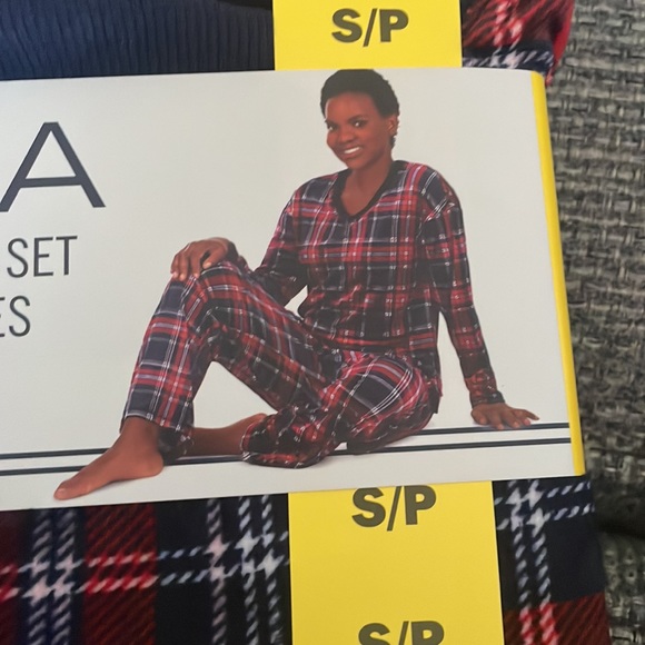 Women’s 2 piece sleepwear set - Picture 2 of 4